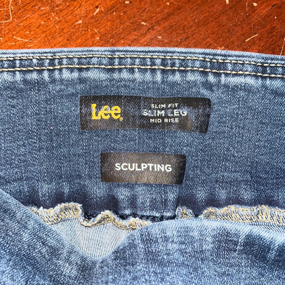 Best seller Lee jeans. Excellent condition. - Picture 2 of 9